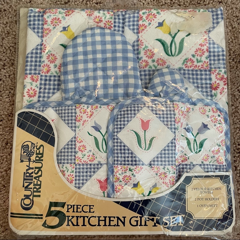 New Old Stock Vintage 5 Piece Kitchen Gift Set